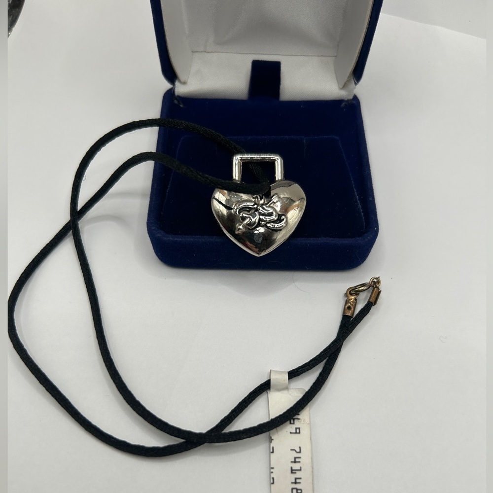 Vintage Silver Heart Lock Pendant Necklace - Picture 8 of 10